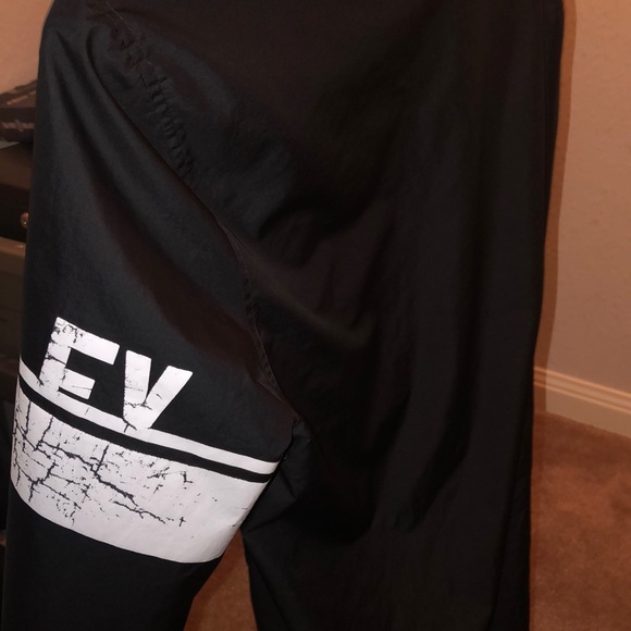 Oakley - Picture 5 of 5